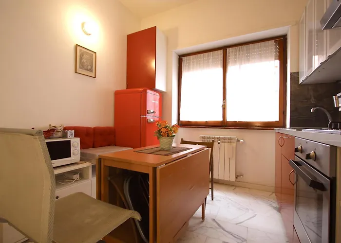 Rouge - 10 Min From Vatican